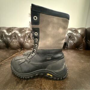 UGG Women’s Adirondack Chestnut Boots Size 9